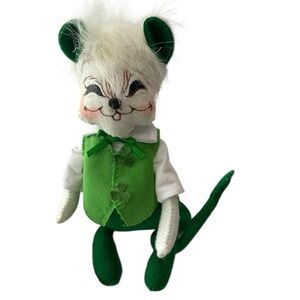 Annalee St. Patrick’s Day mouse with Green Vest 2009 Hand painted Face posable